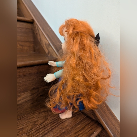 Disney Frozen Anna Doll with posable legs and arms. - Picture 7 of 8